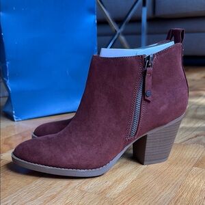 Universal Thread Jameson Booties in Burgundy